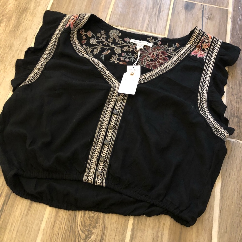American Eagle v neck floral  crop blouse Size L